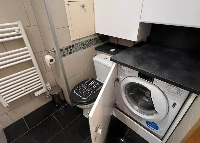 De Montalbert 14b 4-6 Person *