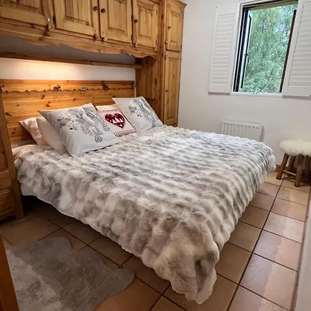 De Montalbert 14b 4-6 Person *