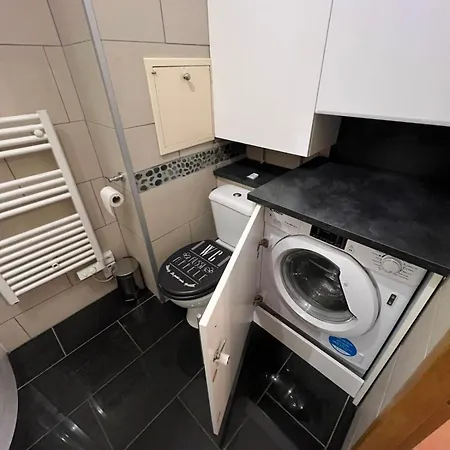 De Montalbert 14b 4-6 Person *