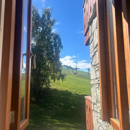 De Montalbert 14b 4-6 Person *