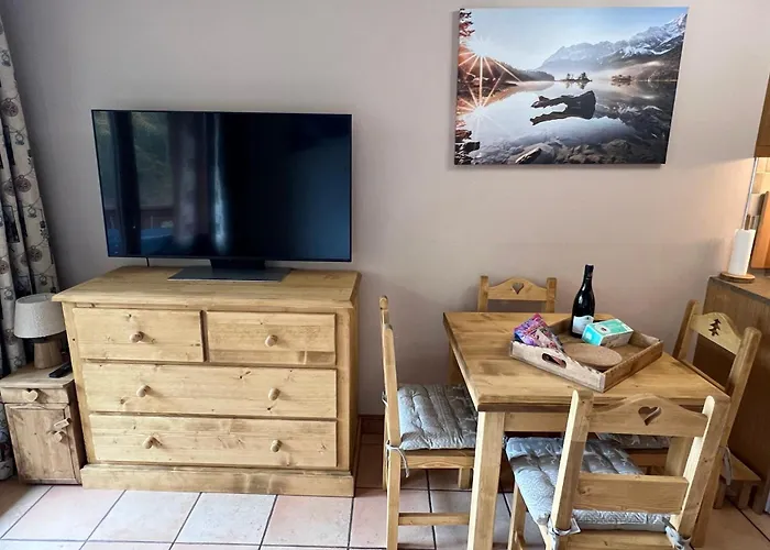 De Montalbert 14b 4-6 Person *